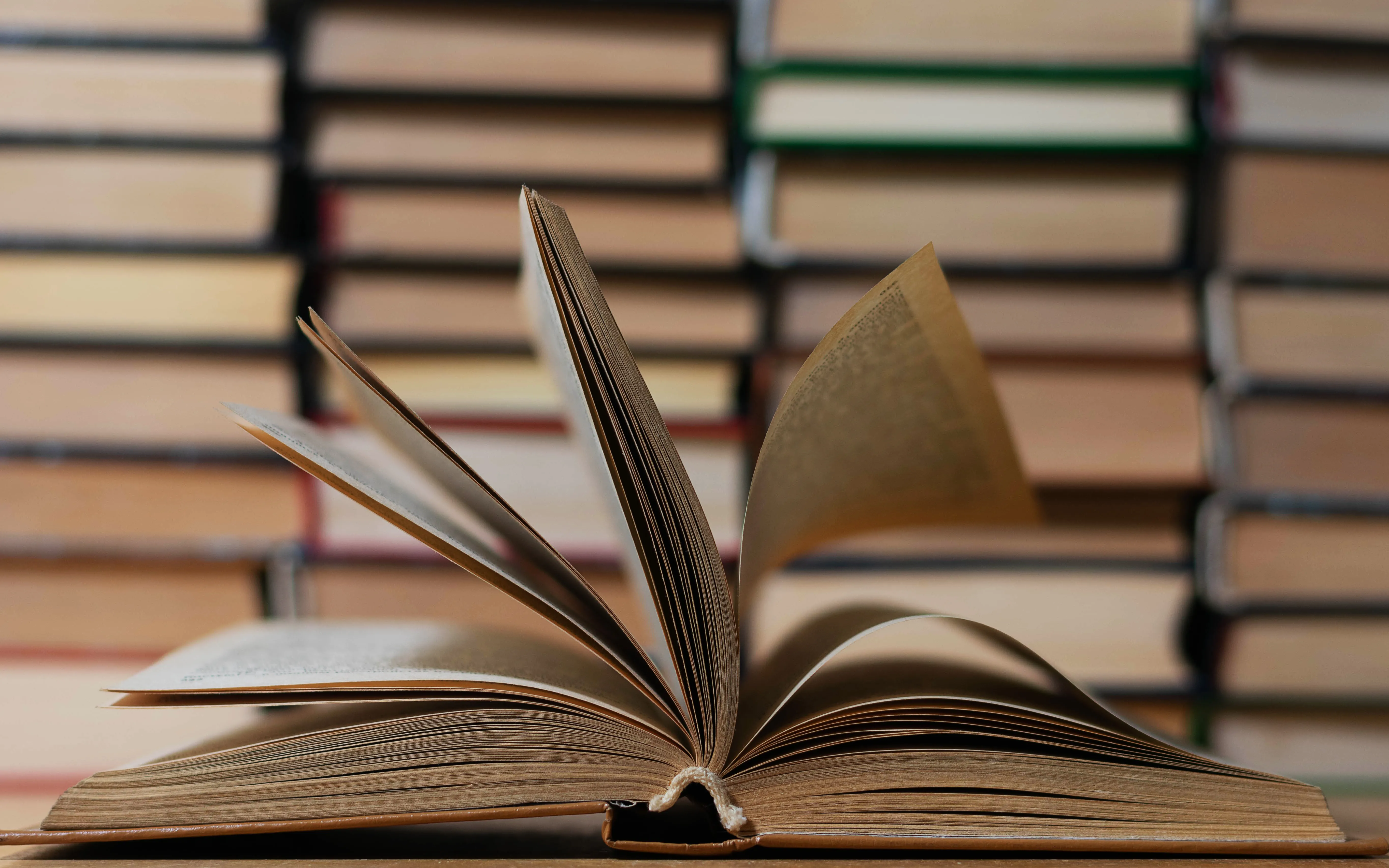 Livre ancien ouvert